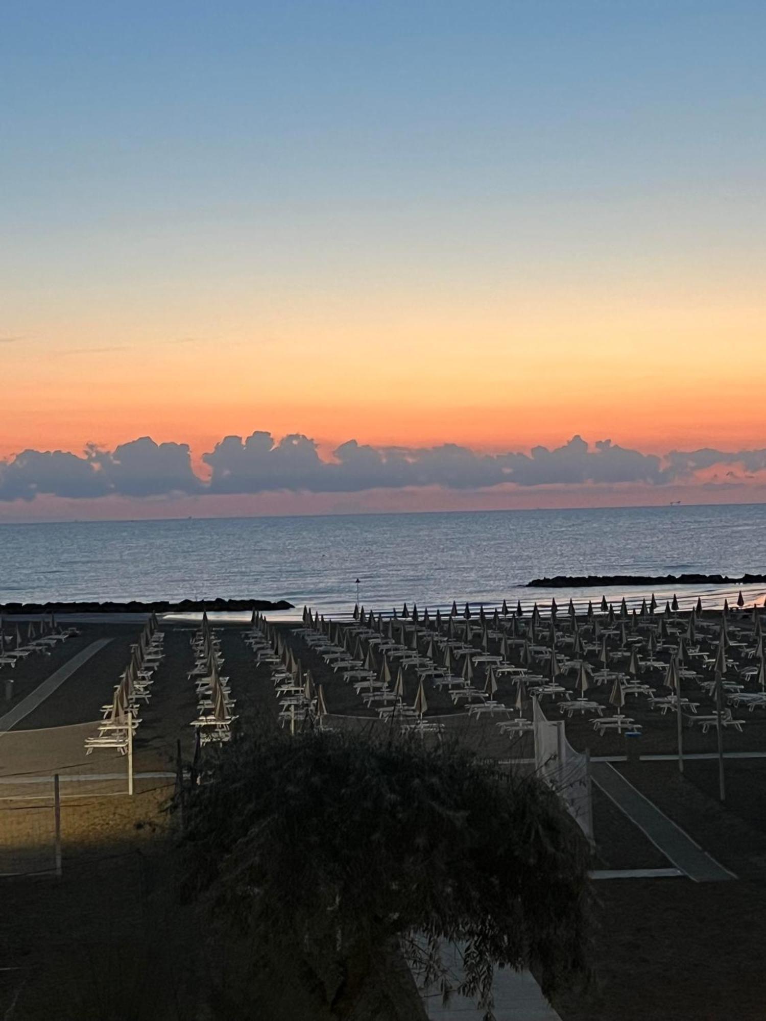 Hotel Cliff Rimini Exteriör bild