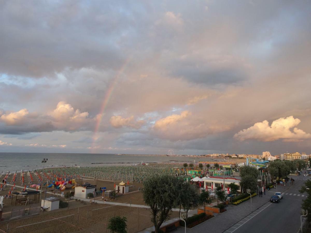 Hotel Cliff Rimini Exteriör bild